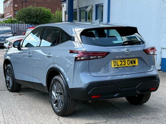 Nissan Qashqai 1.3 Dig-t Mhev Acenta Premium Suv Hybri Grey #4