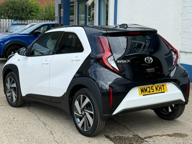 Toyota Aygo X Vvt-i Edge Hatchback White #4