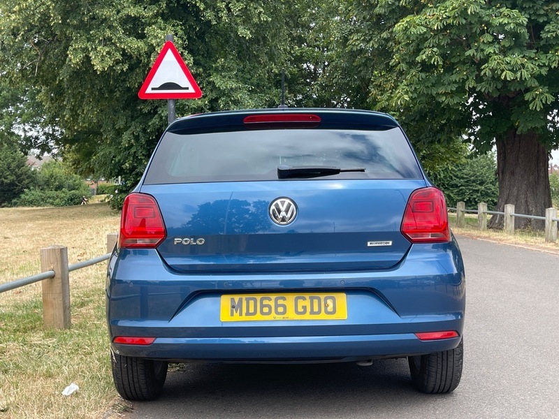 Volkswagen Polo 1.0 S 60 Bhp Red #32