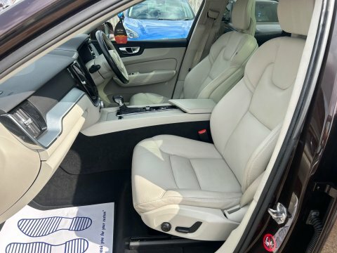 Volvo XC60 2.0 D4 Momentum LR18KND Brown #2