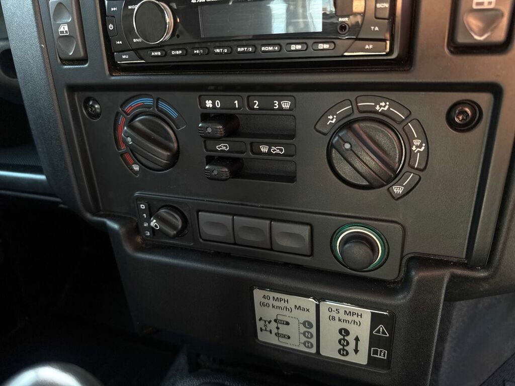 Land Rover Defender 90 2.2 Td Xs Station Black #15