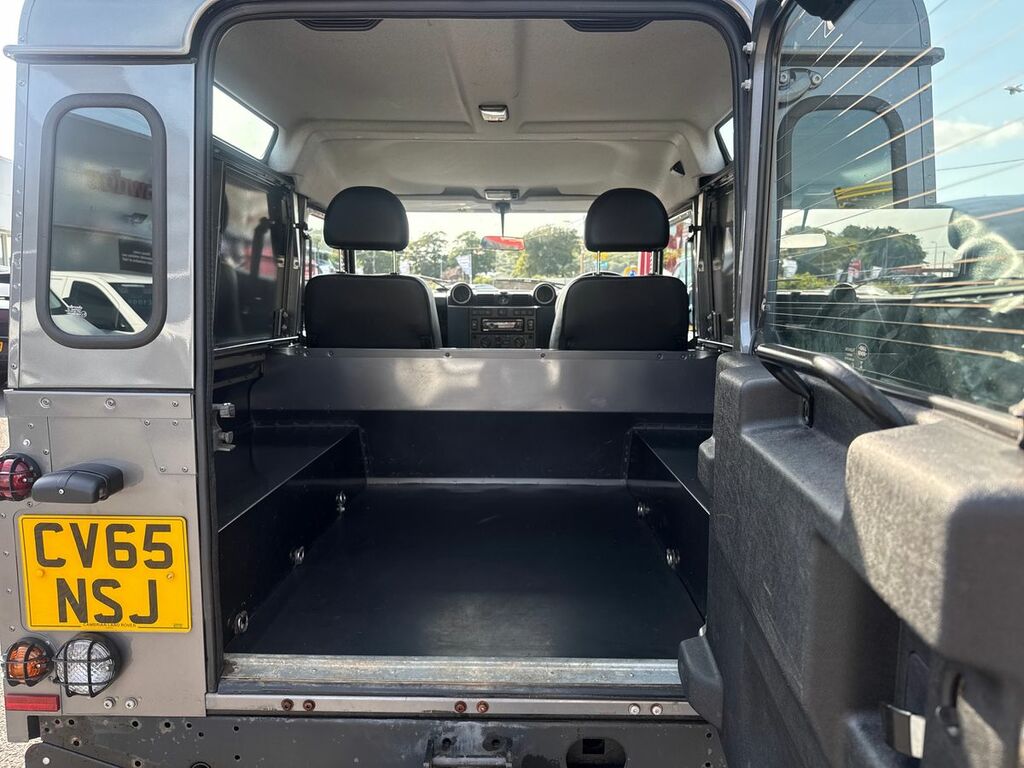 Land Rover Defender 90 2.2 Td Xs Station Black #24