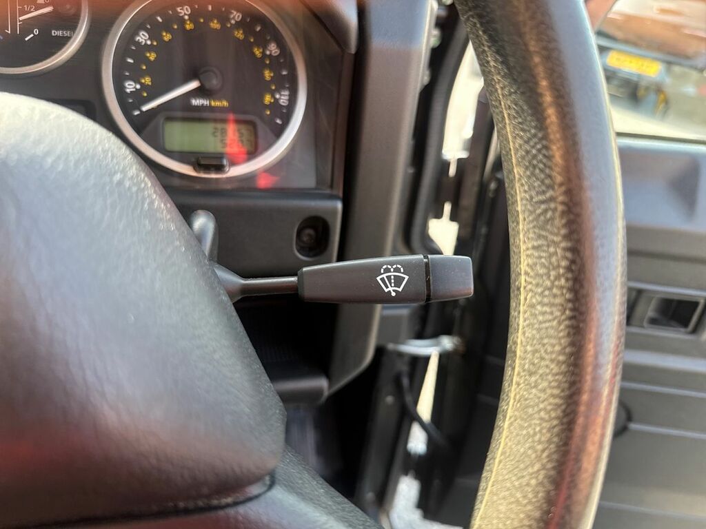 Land Rover Defender 90 2.2 Td Xs Station Black #22