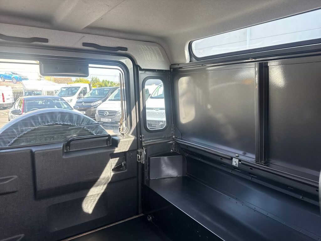 Land Rover Defender 90 2.2 Td Xs Station Black #28