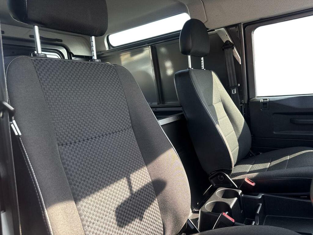 Land Rover Defender 90 2.2 Td Xs Station Black #23