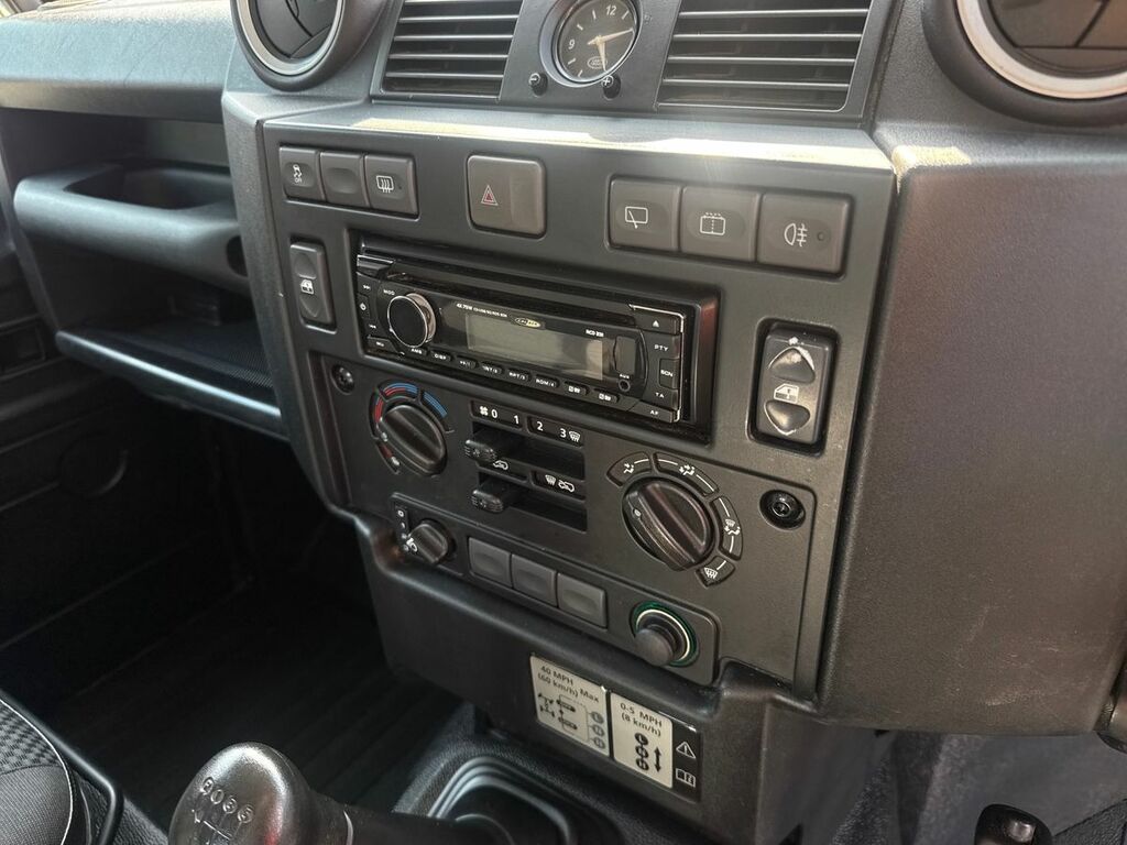 Land Rover Defender 90 2.2 Td Xs Station Black #16