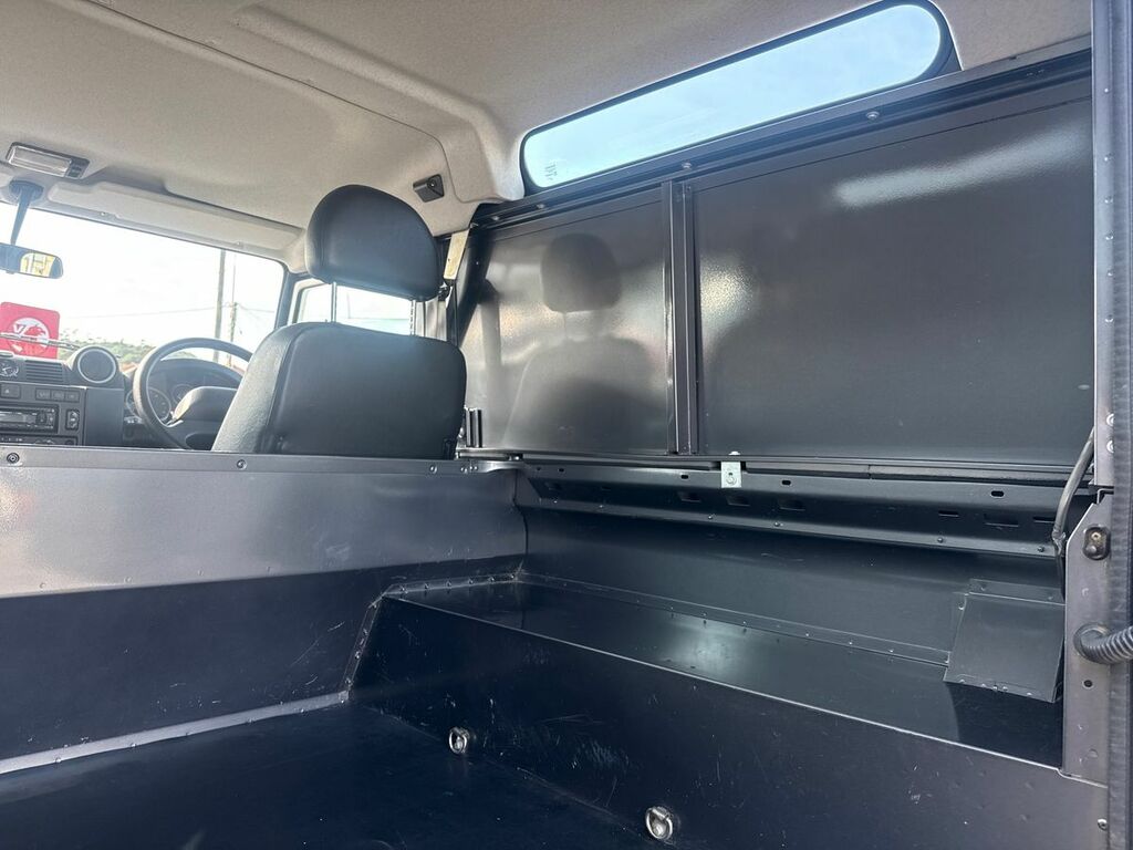 Land Rover Defender 90 2.2 Td Xs Station Black #26