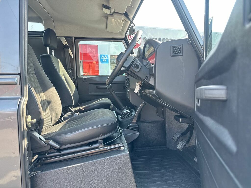 Land Rover Defender 90 2.2 Td Xs Station Black #27