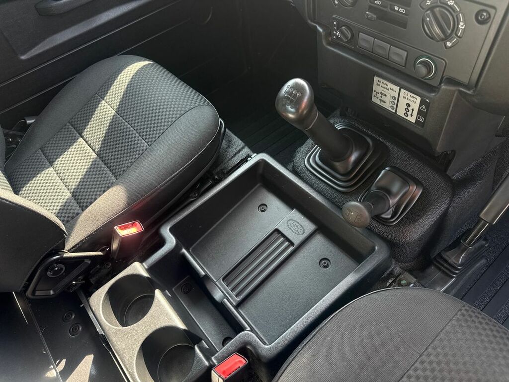 Land Rover Defender 90 2.2 Td Xs Station Black #14