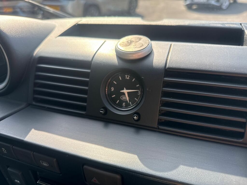 Land Rover Defender 90 2.2 Td Xs Station Black #18