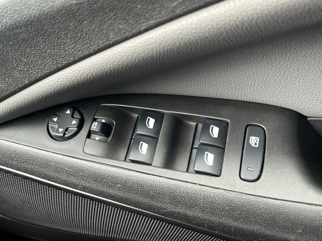 Vauxhall Crossland X Elite Black #16