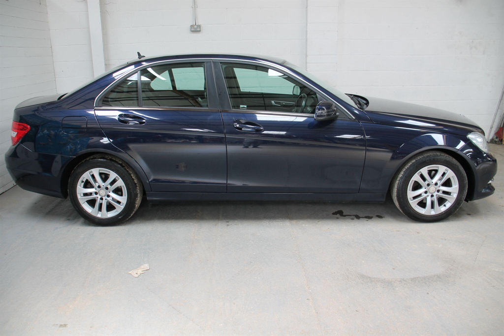 Mercedes-Benz C Class 1.6 Blueefficiency Executive Se G-tronic Euro 5 Blue #2