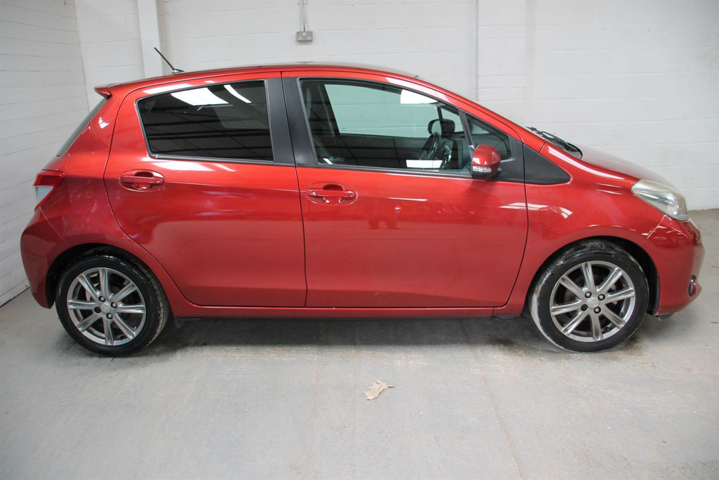 Toyota Yaris 1.33 Dual Vvt-i Sr Euro 5 Red #2