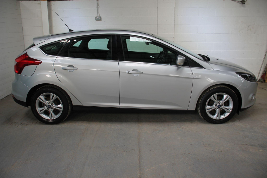 Ford Focus 1.6 Zetec Euro 5 YP14EAG Silver #2