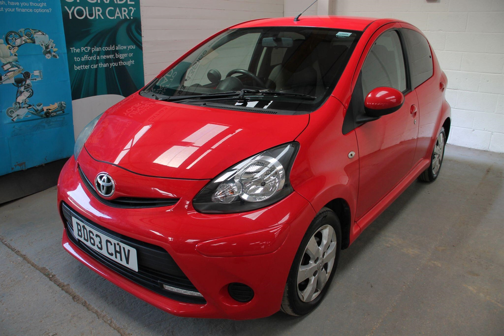 Toyota Aygo 1.0 Vvt-i Move Euro 5 BD63CHV Red #4