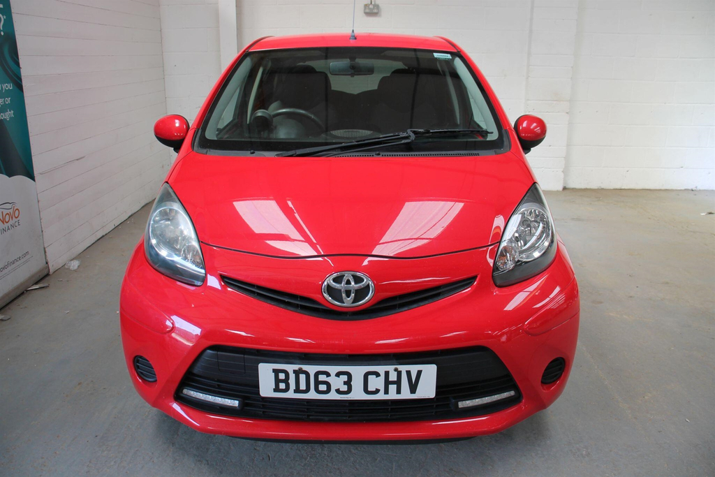Toyota Aygo 1.0 Vvt-i Move Euro 5 BD63CHV Red #3