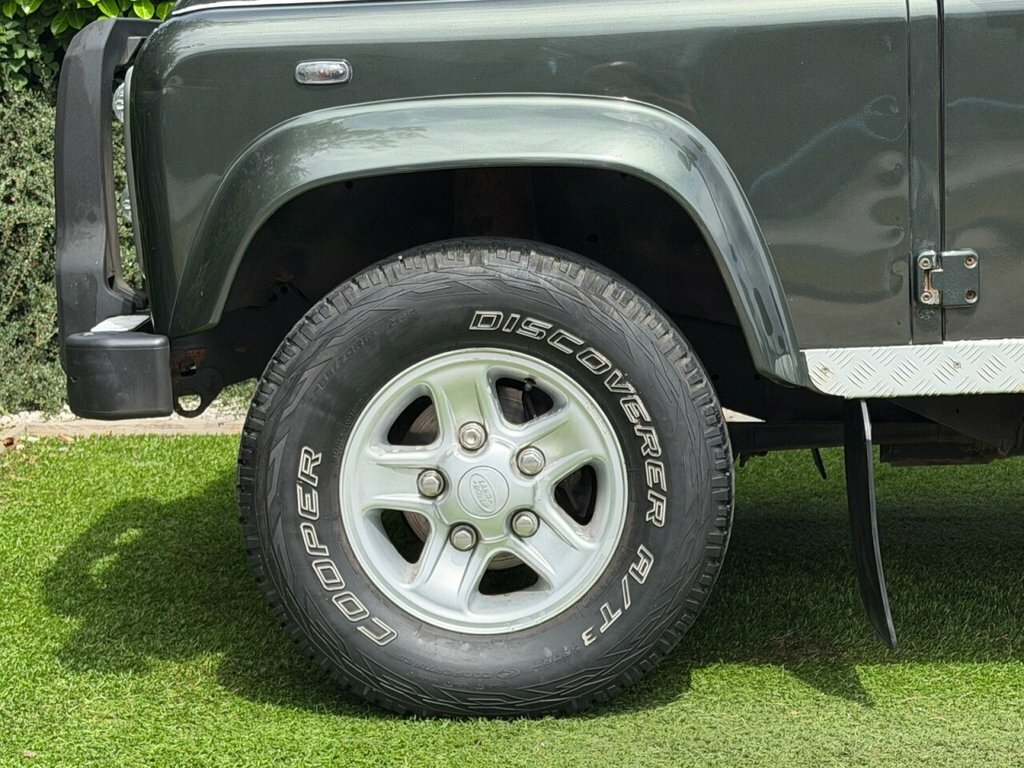 Land Rover Defender 2.4L Xs Green #5