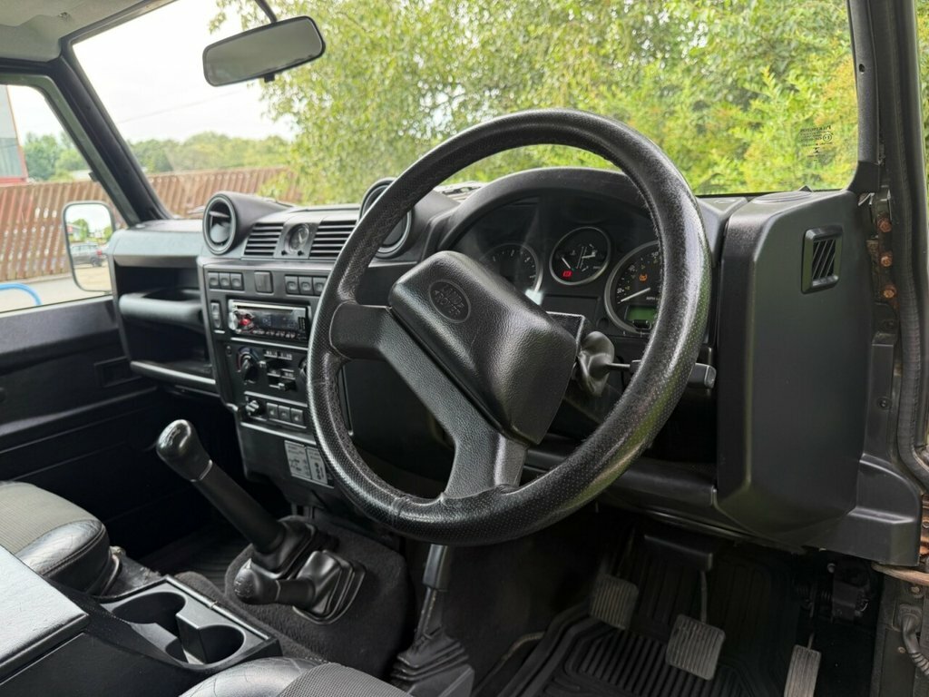 Land Rover Defender 2.4L Xs Green #3