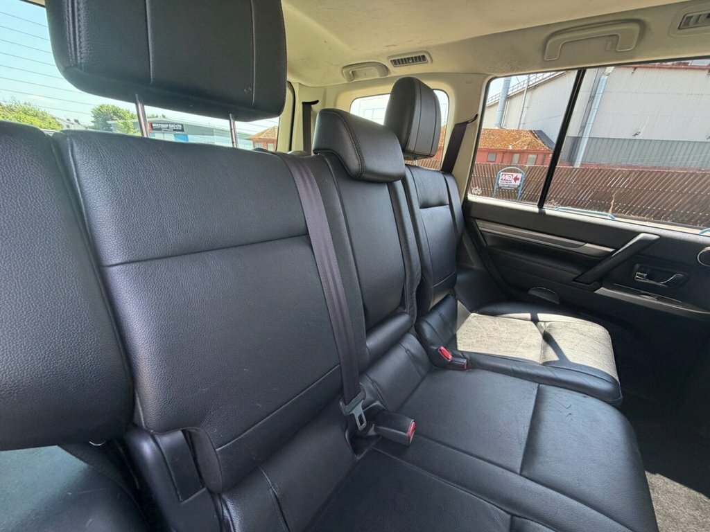 Mitsubishi Shogun 3.2 Di-d Sg3 7 Seat Large Family Suv 4X4 Au Green #17