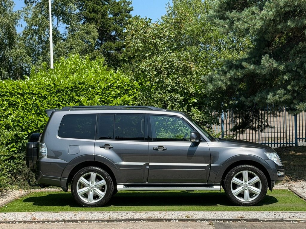 Mitsubishi Shogun 3.2 Di-d Sg3 7 Seat Large Family Suv 4X4 Au Green #2