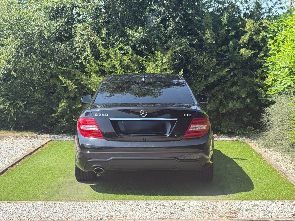 Mercedes-Benz C Class 2.1L Amg Sport Black #5