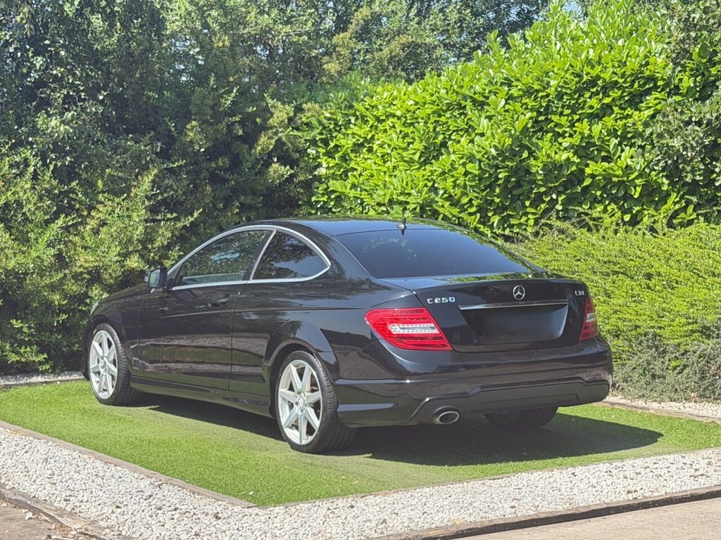 Mercedes-Benz C Class 2.1L Amg Sport Black #4