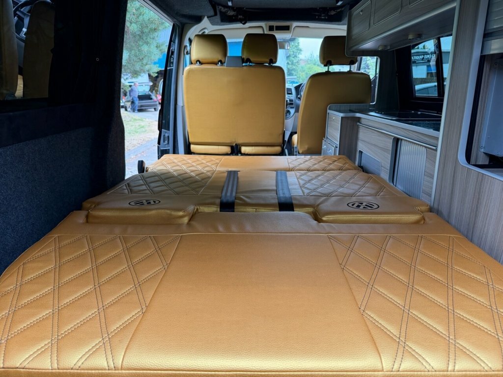 Volkswagen Transporter 2L T28 Highline Black #4