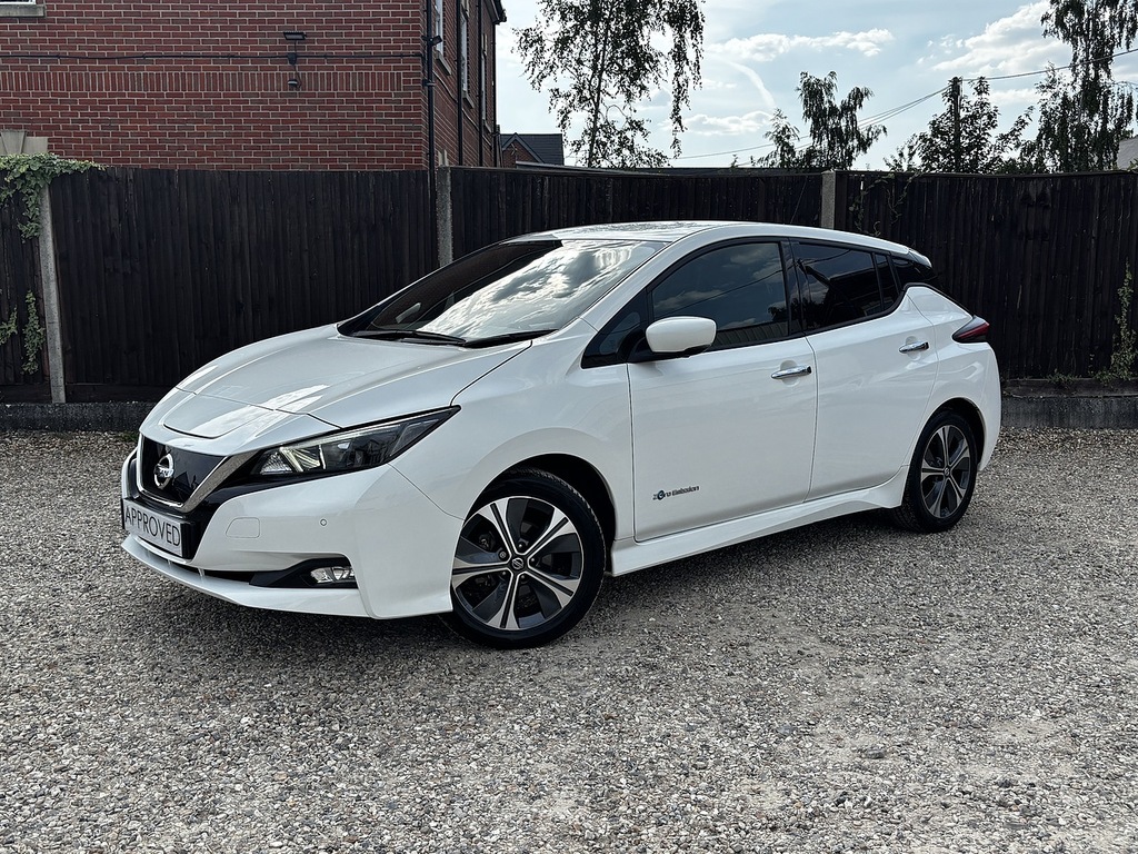 Nissan Leaf N-connecta White #3
