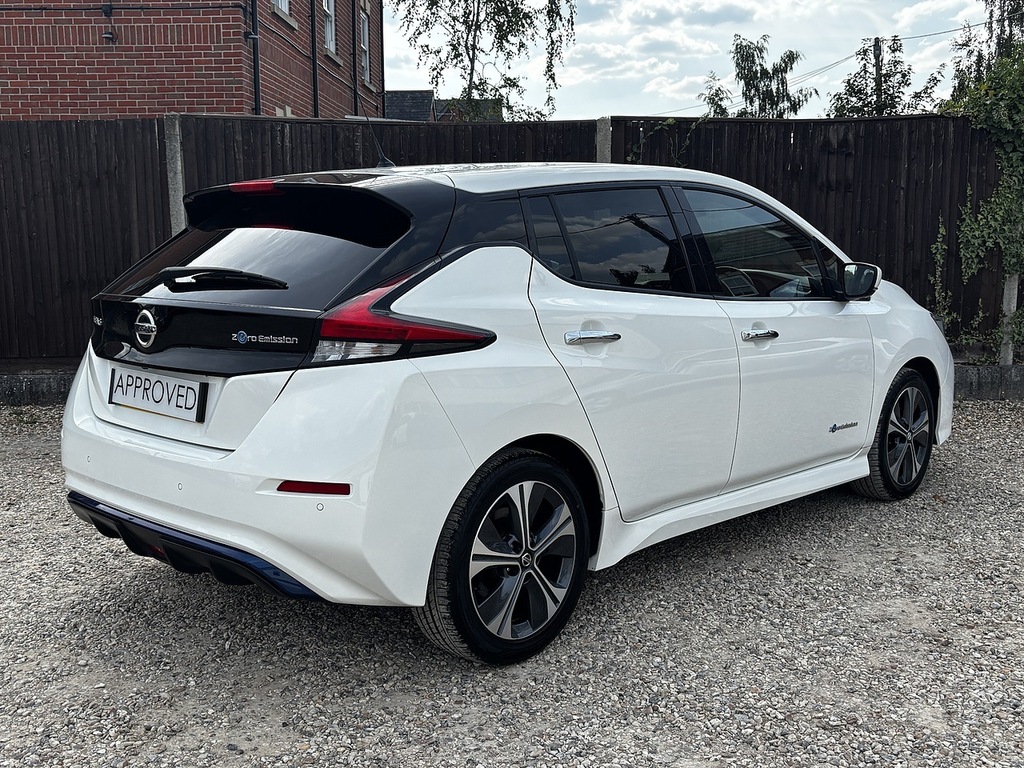 Nissan Leaf N-connecta White #5