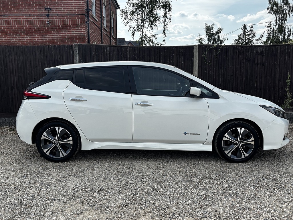 Nissan Leaf N-connecta White #4