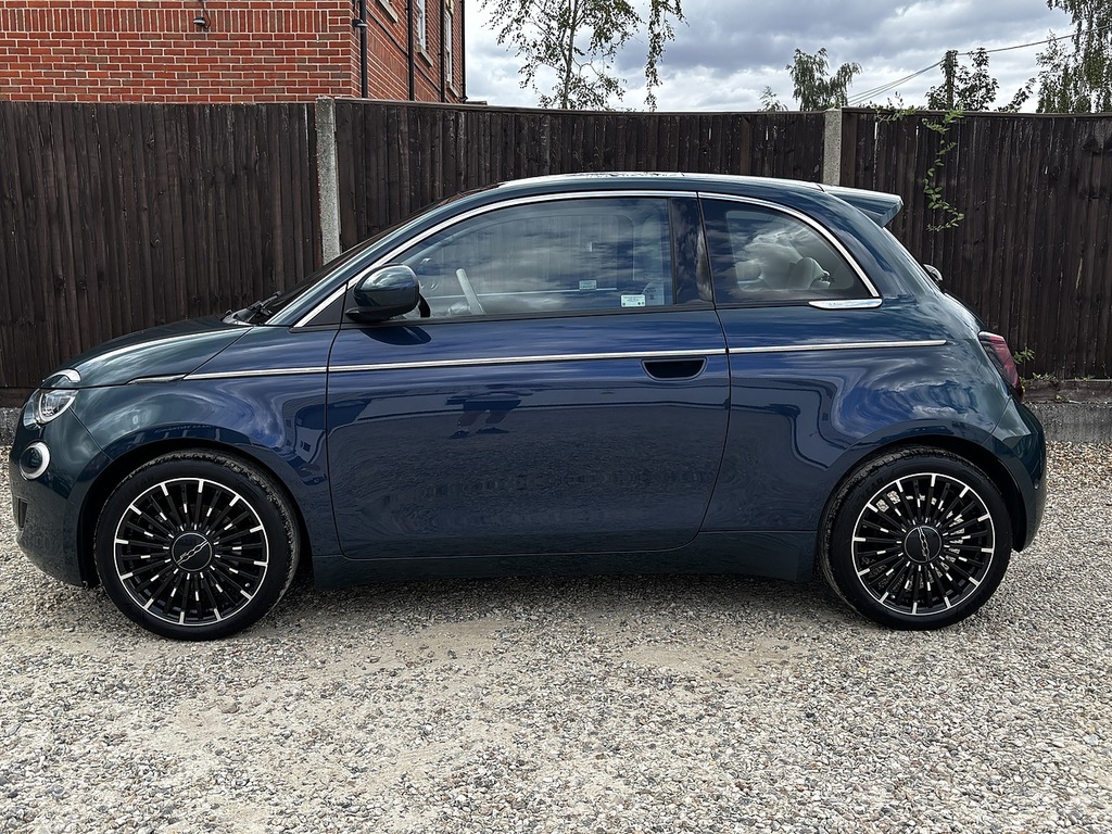 Fiat 500E La Prima Green