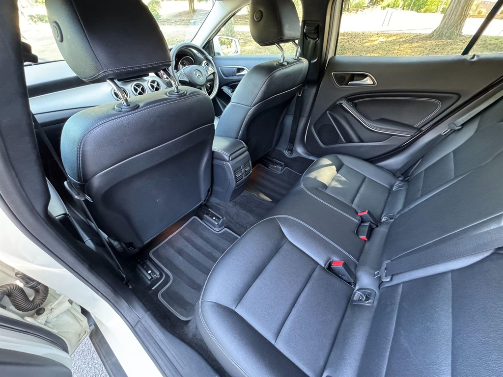 Mercedes-Benz GLA Class Green #13