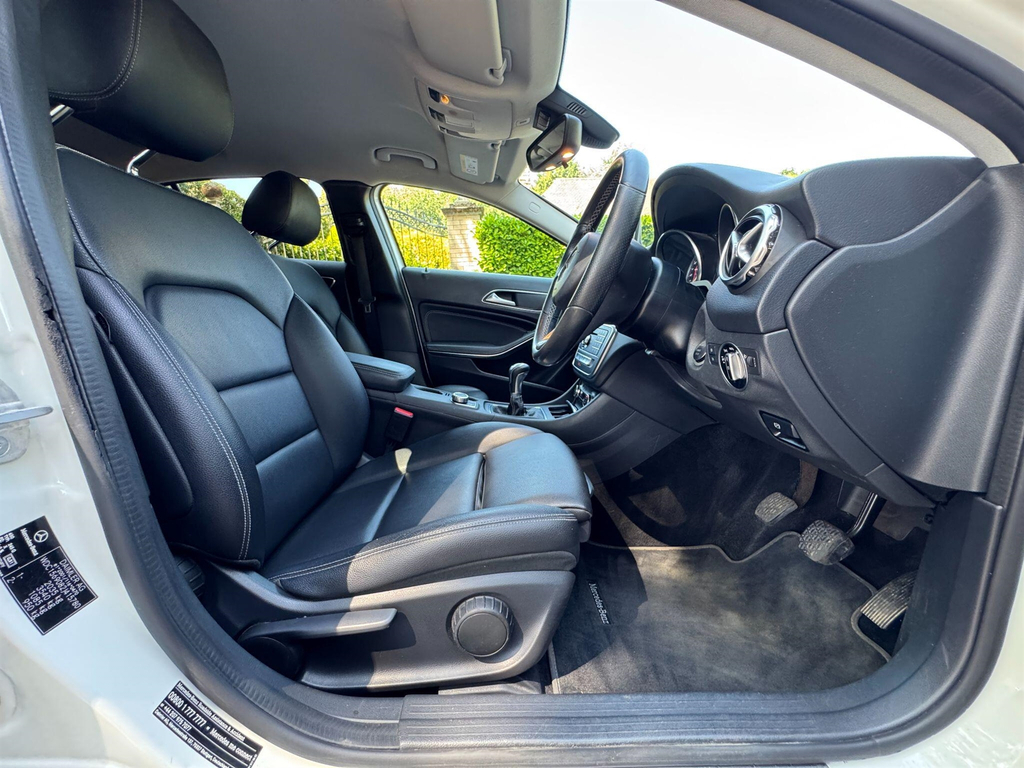 Mercedes-Benz GLA Class Green #60