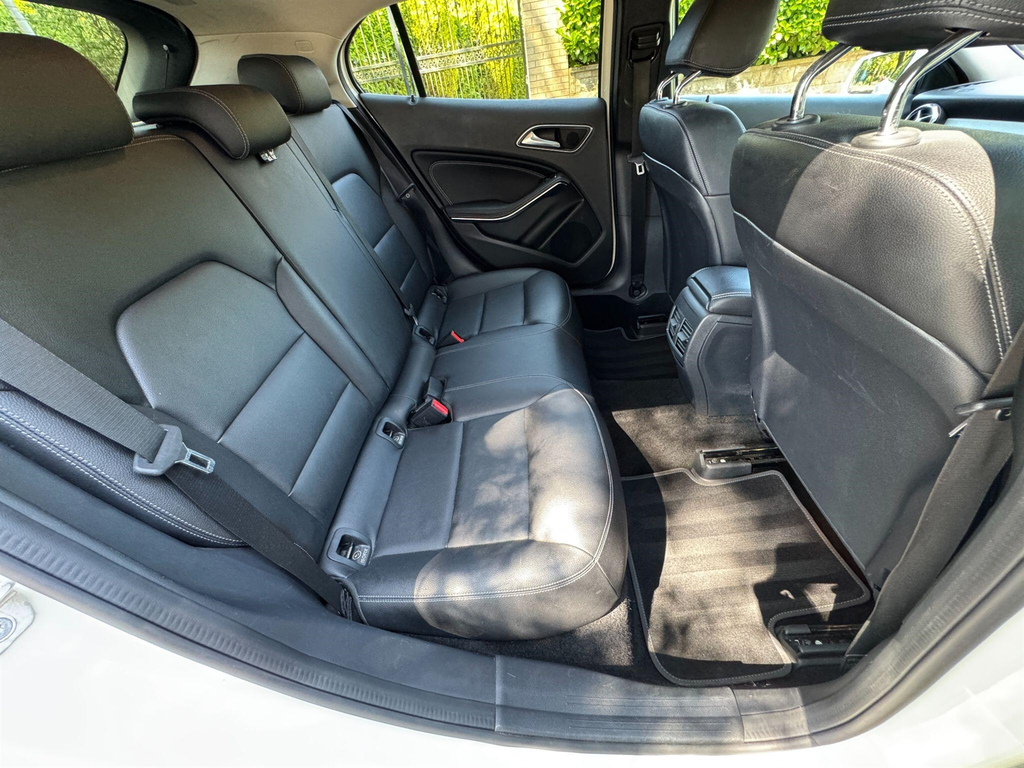 Mercedes-Benz GLA Class Green #48