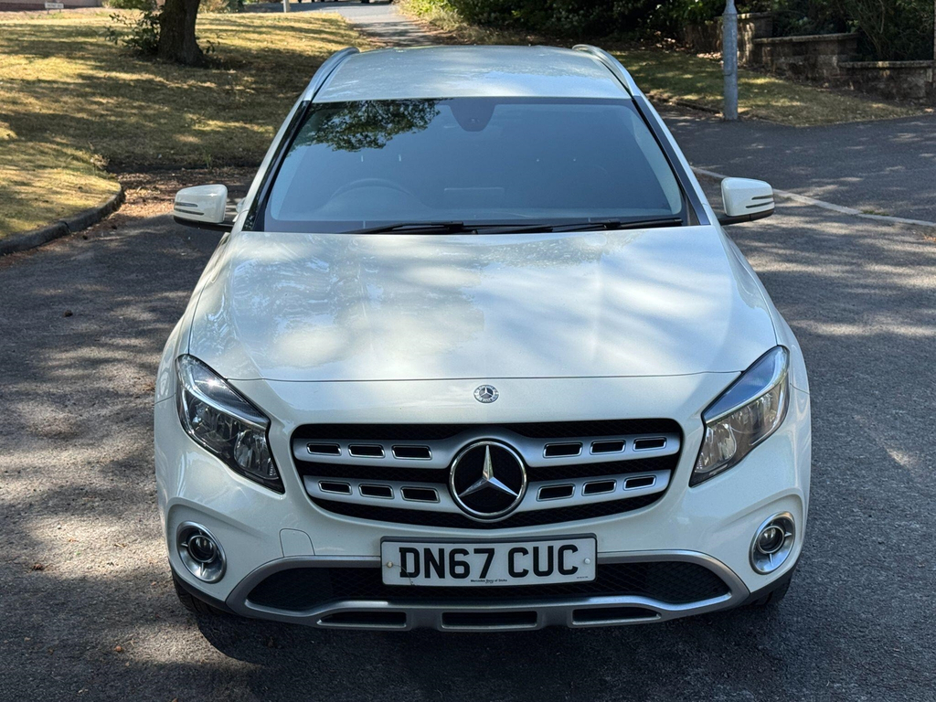 Mercedes-Benz GLA Class Green #33