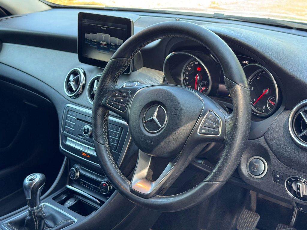 Mercedes-Benz GLA Class 2.1 Gla200d Sport Suv Euro 6 S #4