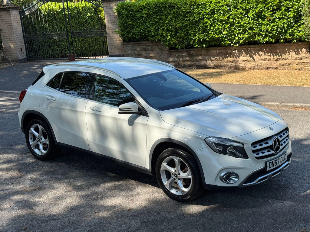 Mercedes-Benz GLA Class Green #8