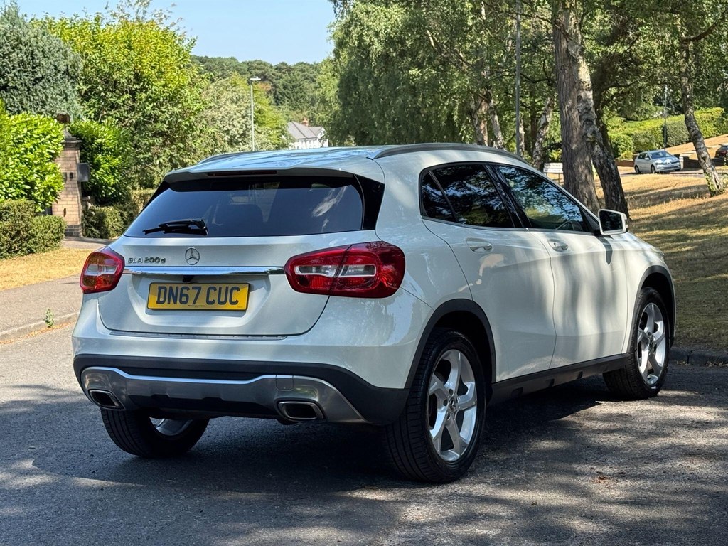 Mercedes-Benz GLA Class Green #10