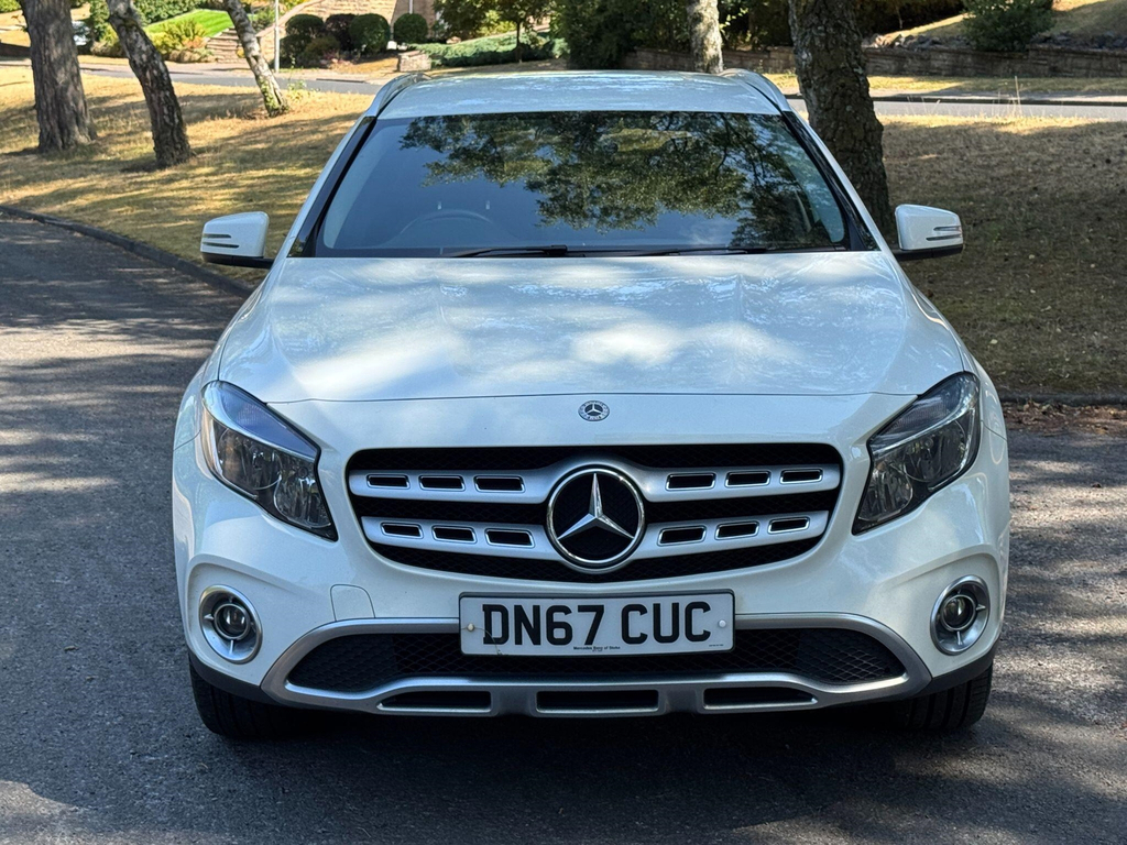 Mercedes-Benz GLA Class Green #47