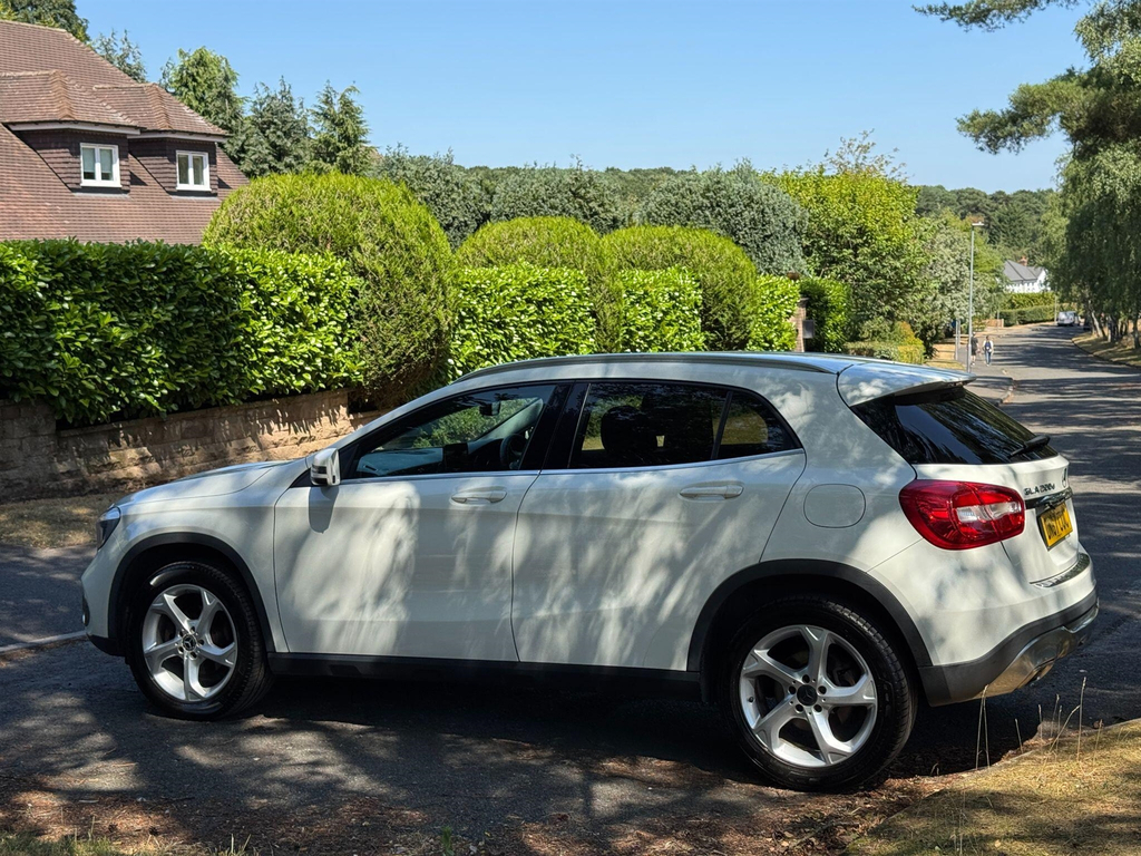 Mercedes-Benz GLA Class Green #73