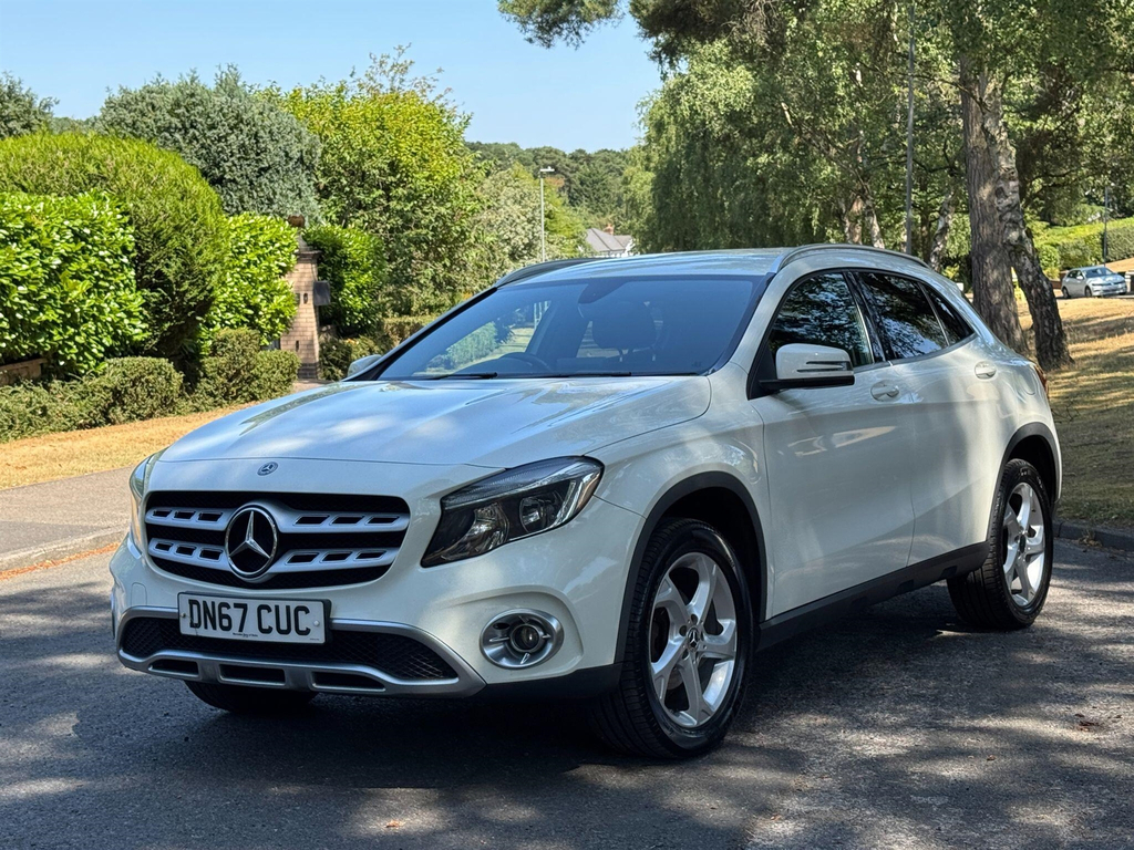 Mercedes-Benz GLA Class Green #14