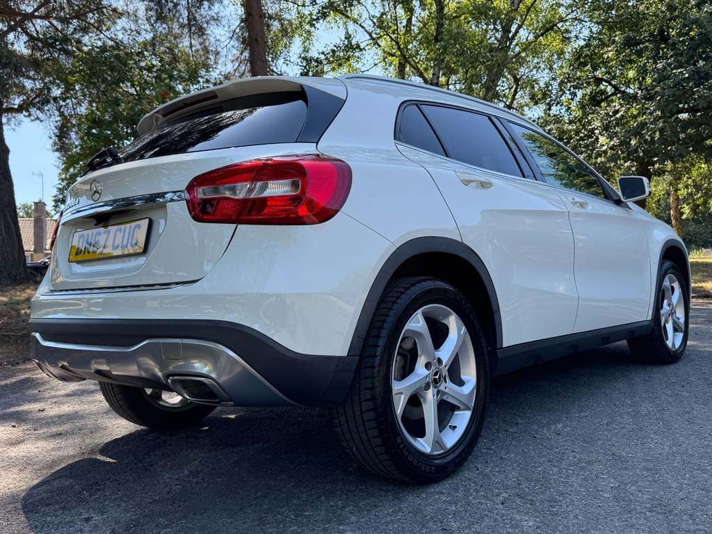 Mercedes-Benz GLA Class Green #26