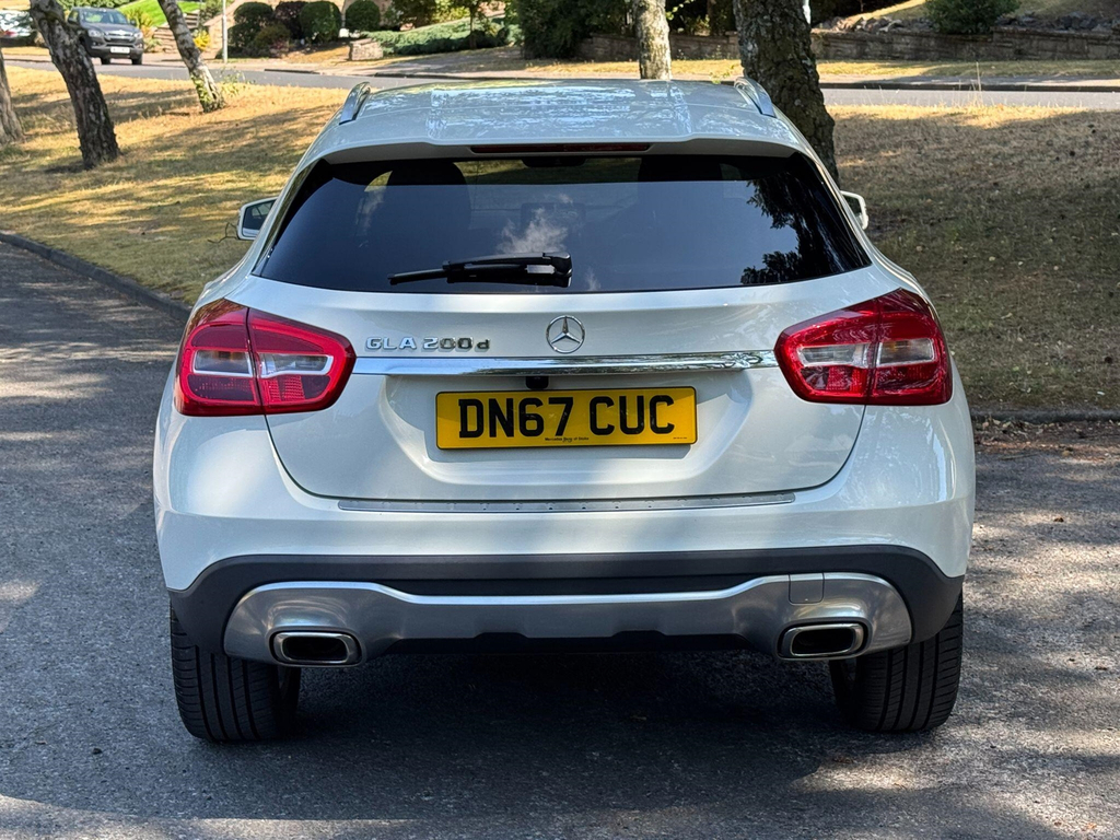 Mercedes-Benz GLA Class Green #42