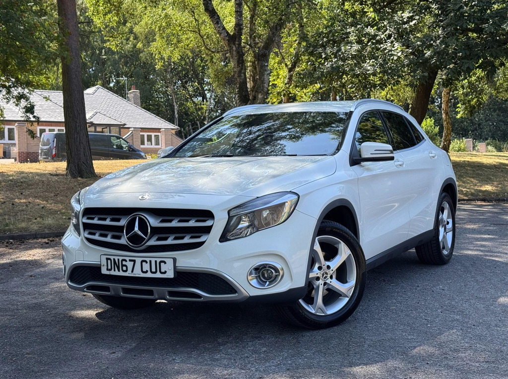 Mercedes-Benz GLA Class Green #51