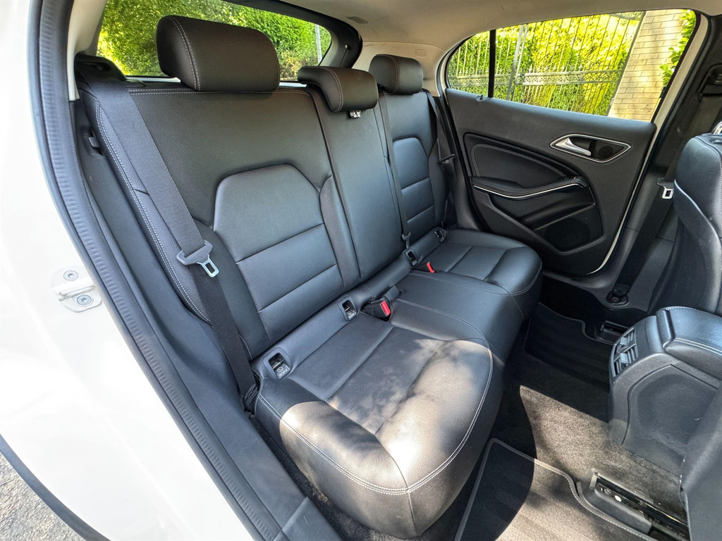 Mercedes-Benz GLA Class Green #44