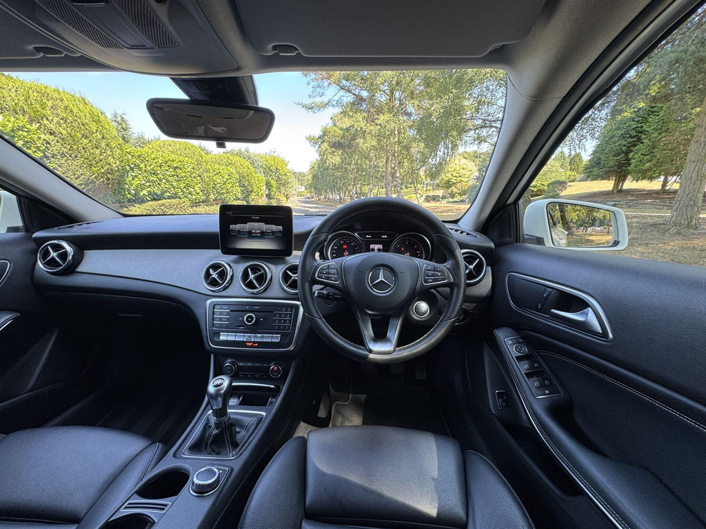 Mercedes-Benz GLA Class Green #31