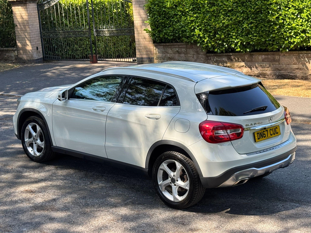 Mercedes-Benz GLA Class Green #16