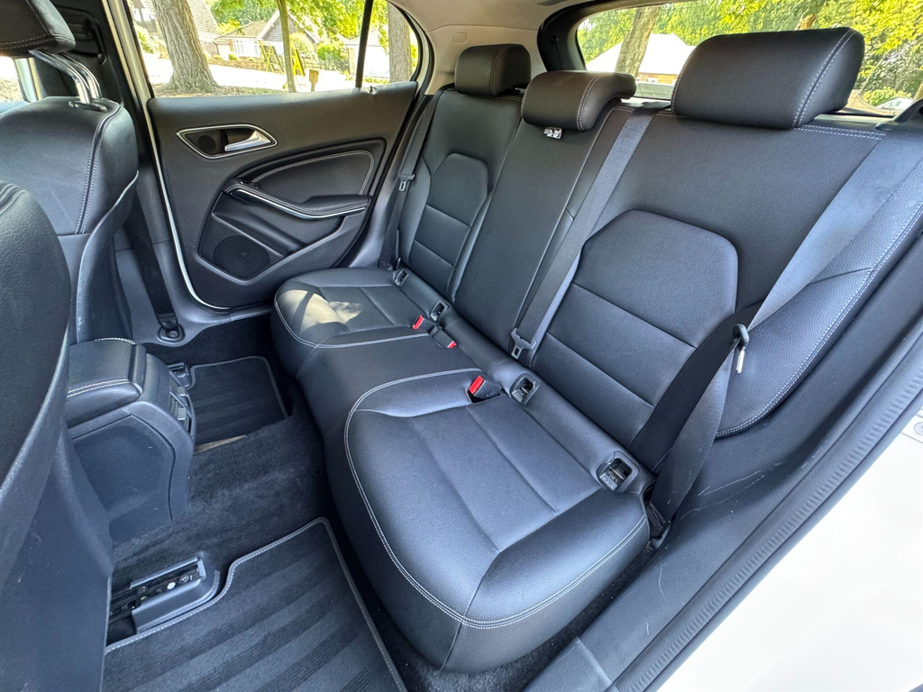 Mercedes-Benz GLA Class Green #35