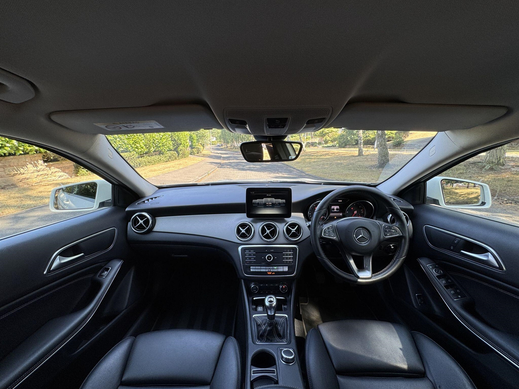 Mercedes-Benz GLA Class Green #23