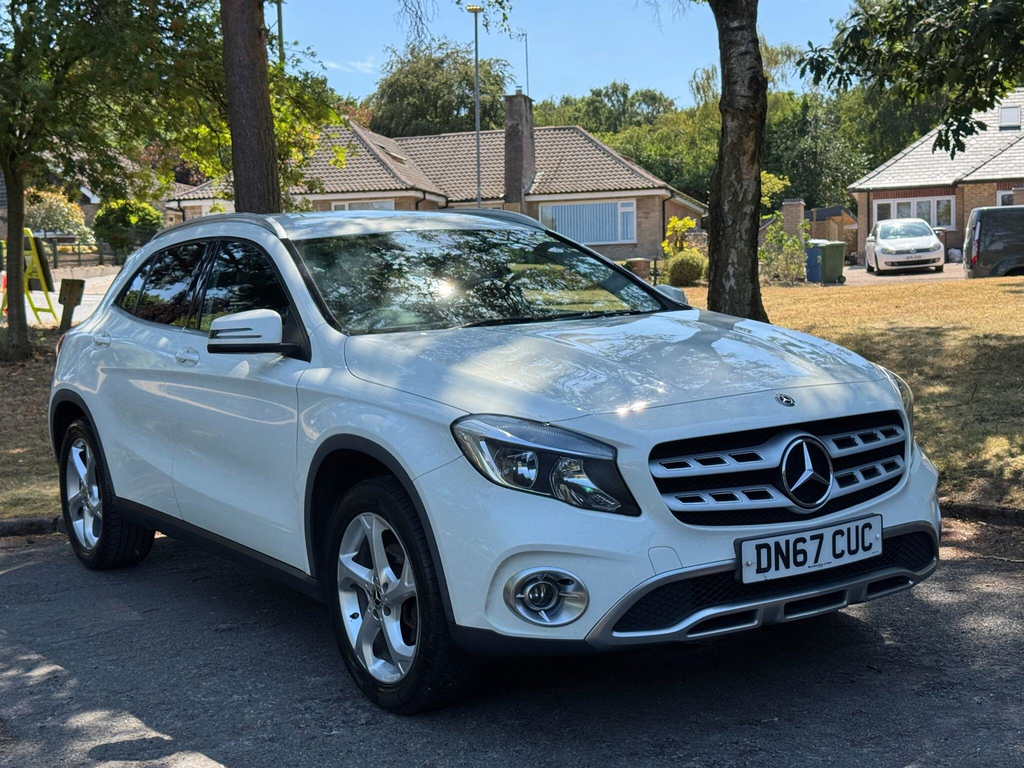 Mercedes-Benz GLA Class Green #21